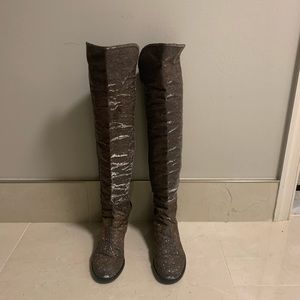 Size 71/2 boot
Over-the-knee
Flat block heel
Round toe
Pull-on with stretch back